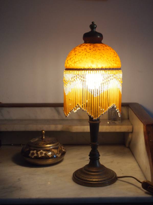 французская настольная лампа Парижанка