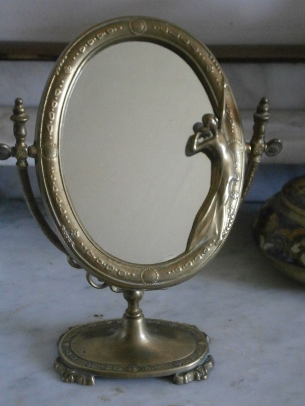 Настольное зеркало в бронзовой раме