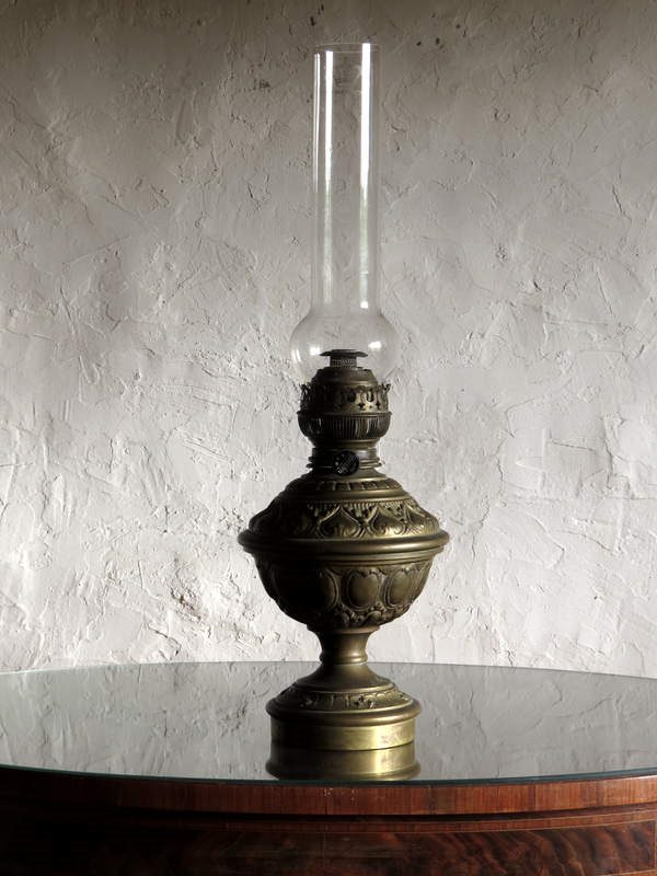 Старинная медная французская керосиновая лампа