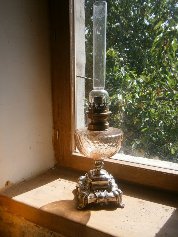 Антикварная французская керосиновая лампа