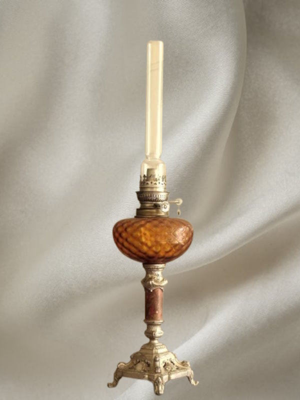 Старинная медная французская керосиновая лампа